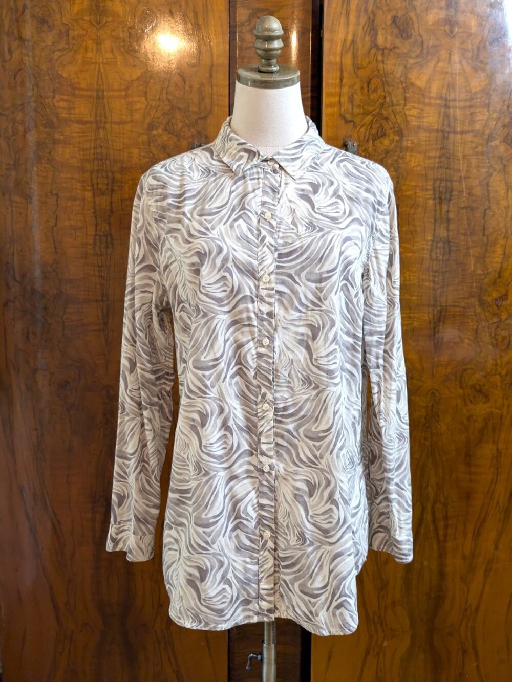 J Mclaughlin Shirt Women's L Gray Beige Abstract Swirl Wave Cotton Button Blouse